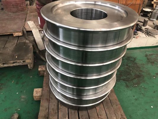 شراء عجلات السكك الحديدية مزورة من الصلب الساخن 12 بوصة 4140 مادة 490 Hb صلابة online manufacture